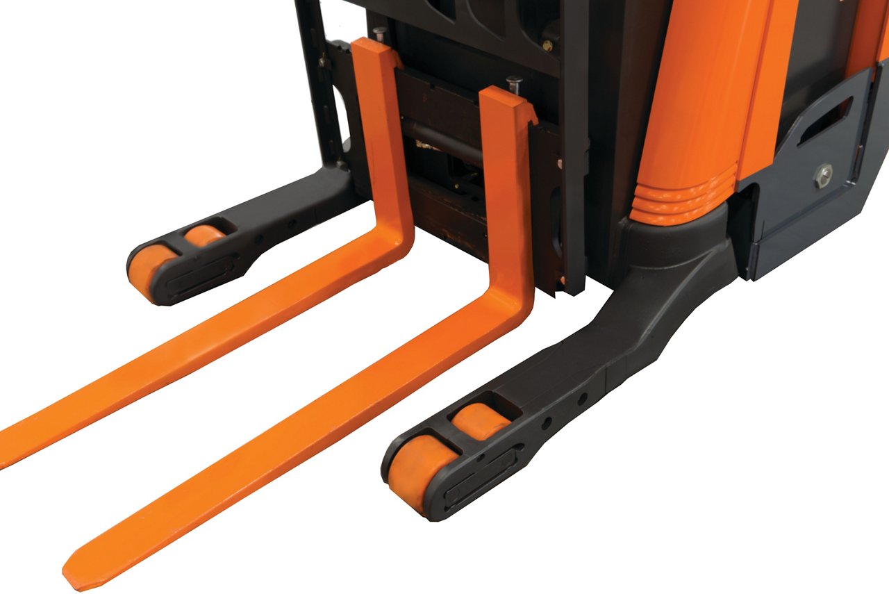 JPG Side Stance RF1 BH1X35 Public Reach Truck Close-up Base Leg Forks 2